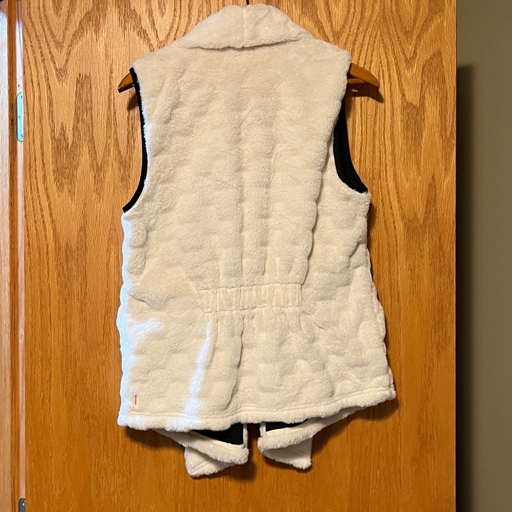 Lucy Cream Fleece Outerwear - Picture 9 of 11